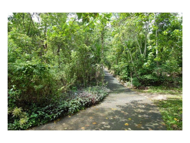 25-27 LARK CLOSE, CLIFTON BEACH, Cairns QLD 4870