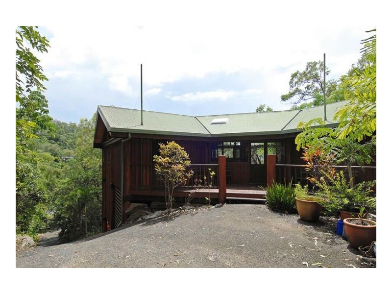 25-27 LARK CLOSE, CLIFTON BEACH, Cairns QLD 4870