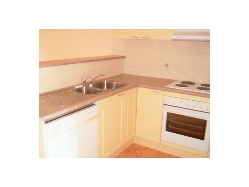 2/18 Clifton Road, Clifton Beach QLD 4879