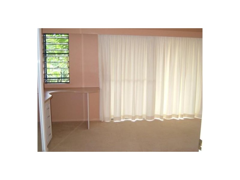 2/18 Clifton Road, Clifton Beach QLD 4879