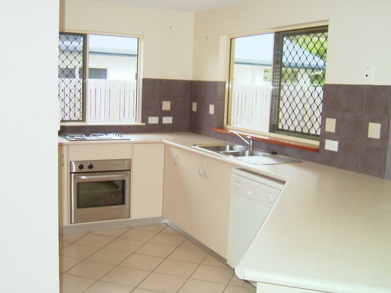 9 Greenhaven Street, Clifton Beach QLD 4879