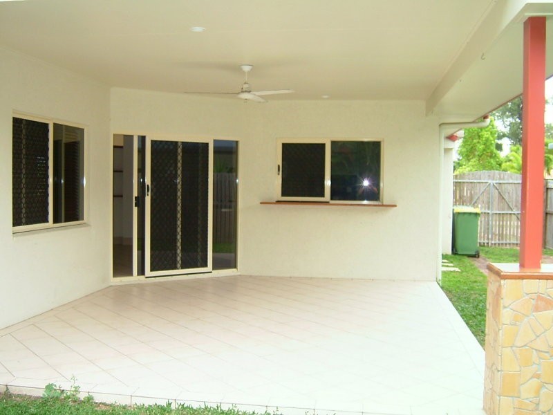 9 Greenhaven Street, Clifton Beach QLD 4879