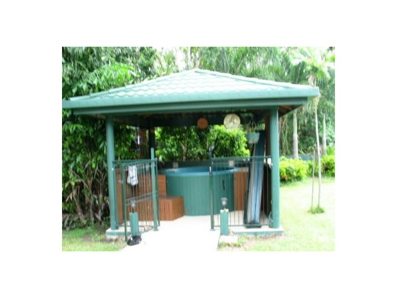 8 Greenhaven Street, Clifton Beach QLD 4879