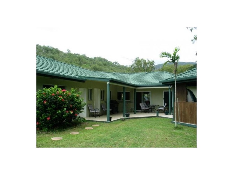 8 Greenhaven Street, Clifton Beach QLD 4879