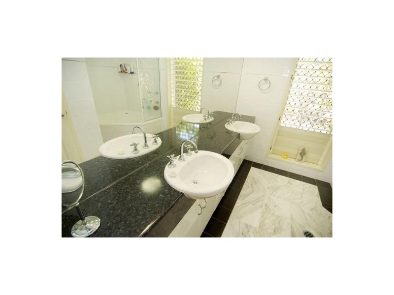 1 WHITEHAVEN COURT, Clifton Beach QLD 4879