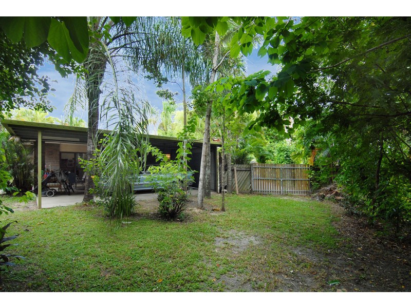 Clifton Beach QLD 4879