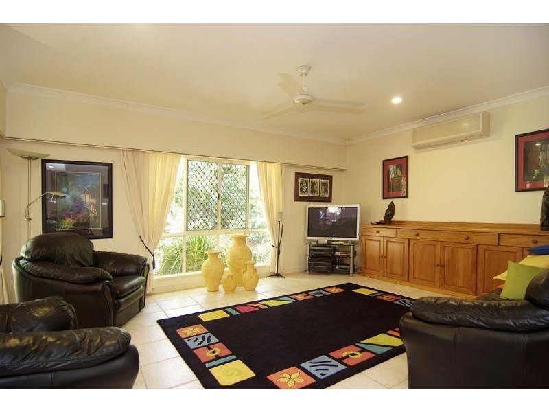 1 WHITEHAVEN COURT, CLIFTON BEACH, Cairns QLD 4870