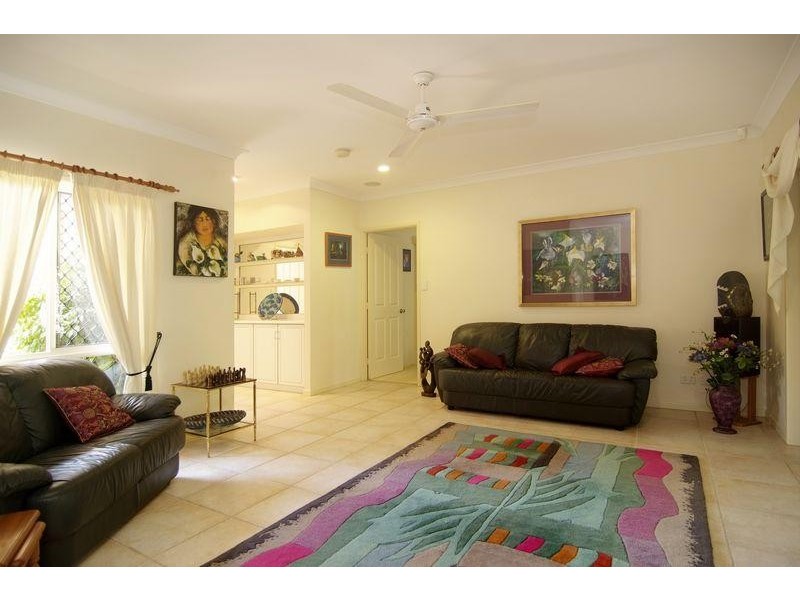 1 WHITEHAVEN COURT, CLIFTON BEACH, Cairns QLD 4870