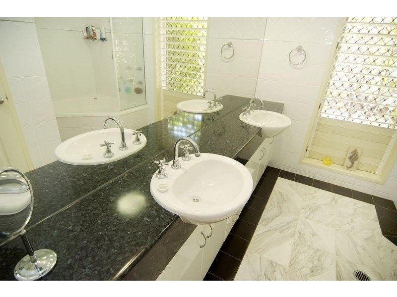 1 WHITEHAVEN COURT, CLIFTON BEACH, Cairns QLD 4870