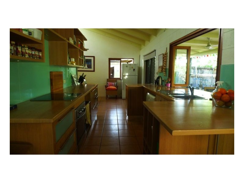 15 Hibiscus Lane, Holloways Beach QLD 4878