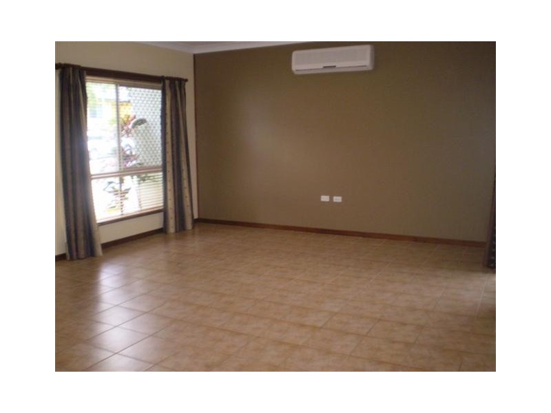 8 KENTIA STREET, Palm Cove QLD 4879