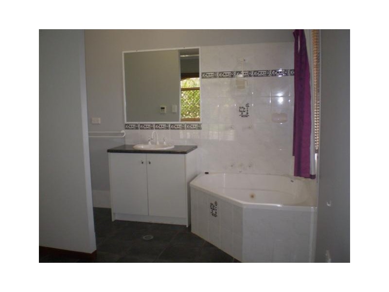 8 KENTIA STREET, Palm Cove QLD 4879