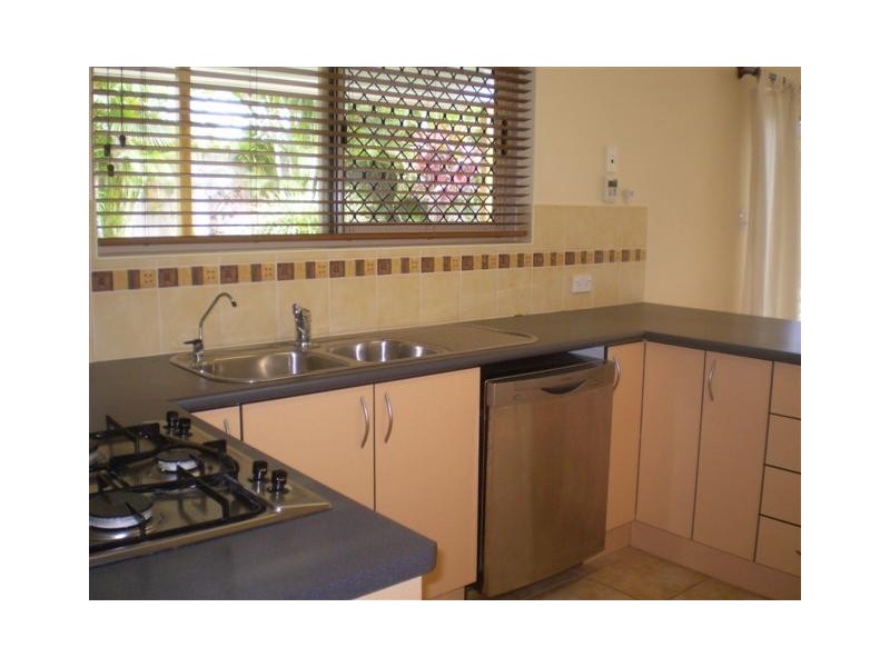 8 KENTIA STREET, Palm Cove QLD 4879