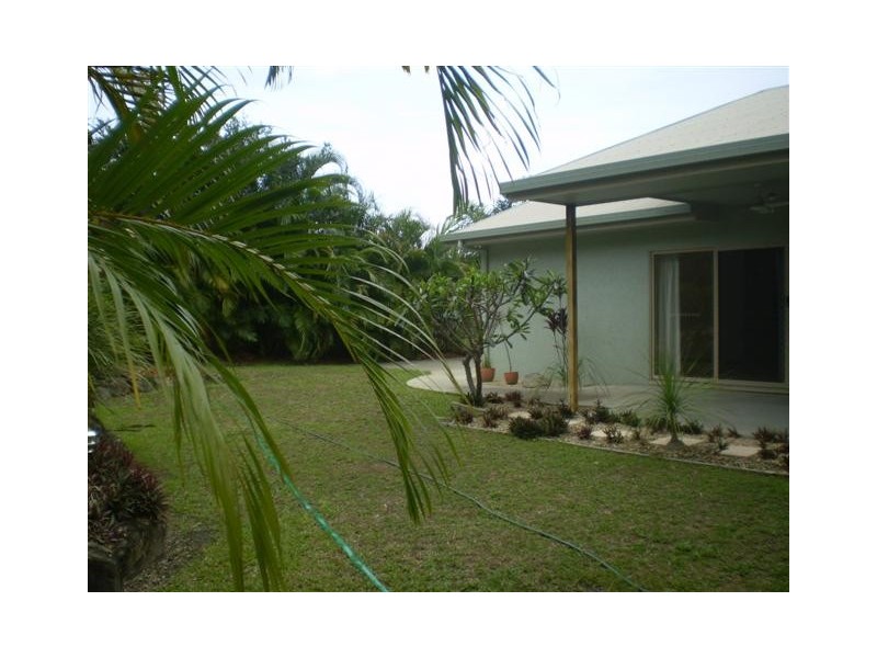 8 KENTIA STREET, Palm Cove QLD 4879