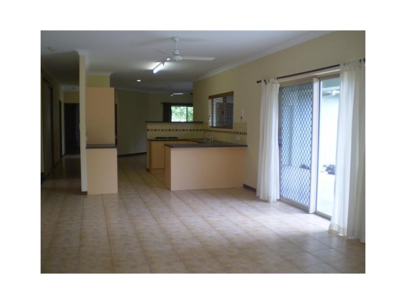 8 KENTIA STREET, Palm Cove QLD 4879