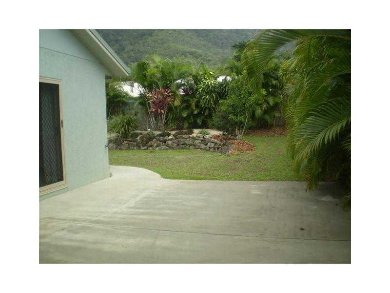 8 KENTIA STREET, Palm Cove QLD 4879