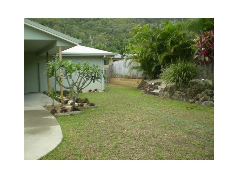 8 KENTIA STREET, Palm Cove QLD 4879