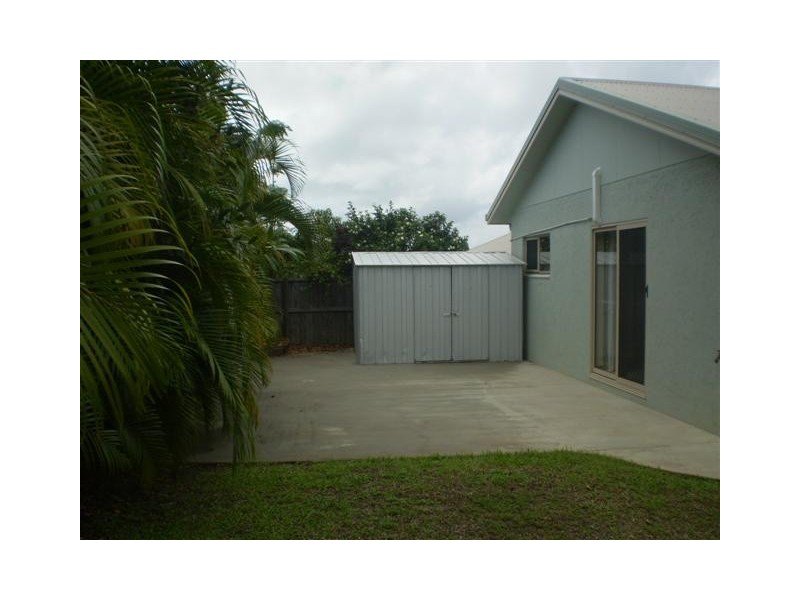 8 KENTIA STREET, Palm Cove QLD 4879