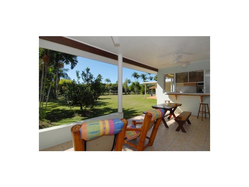 6 James Cook Drv, Kewarra Beach QLD 4879