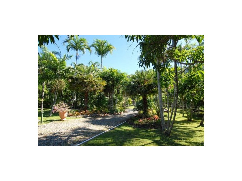 6 James Cook Drv, Kewarra Beach QLD 4879
