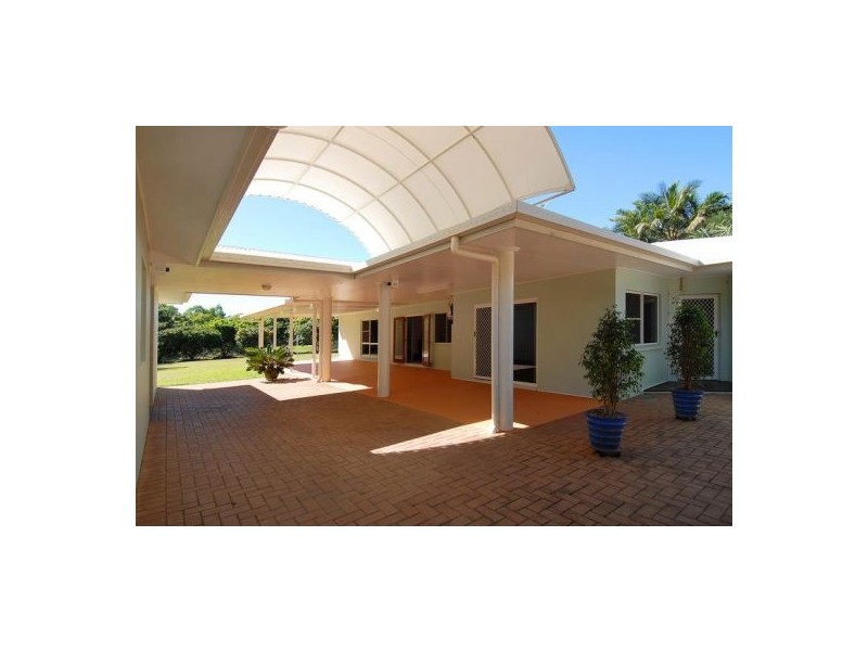 6 James Cook Drv, Kewarra Beach QLD 4879