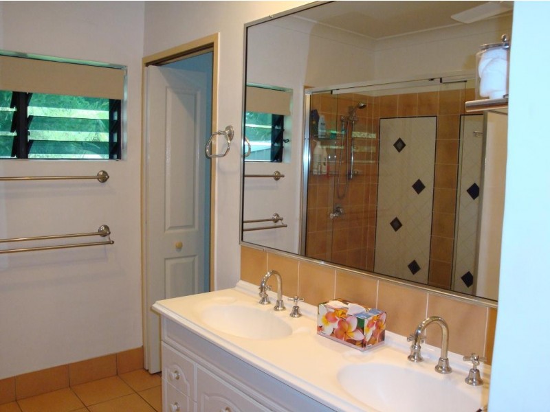 21 BRAMBLE STREET, Clifton Beach QLD 4879