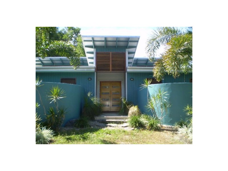 10 EUSTON CL, Clifton Beach QLD 4879