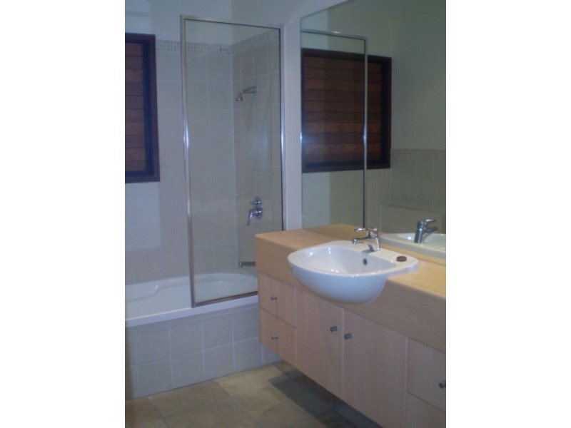 10 EUSTON CL, Clifton Beach QLD 4879