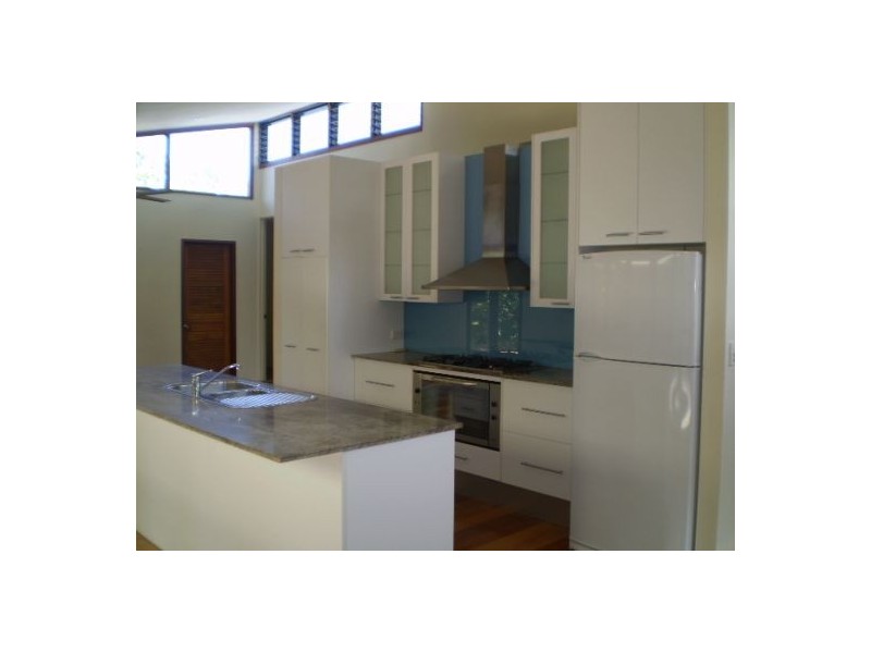 10 EUSTON CL, Clifton Beach QLD 4879
