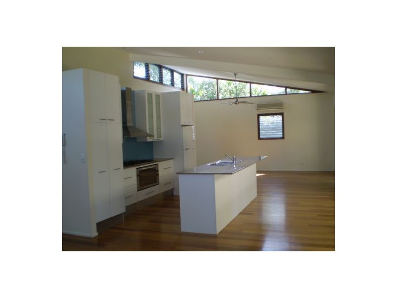 10 EUSTON CL, Clifton Beach QLD 4879