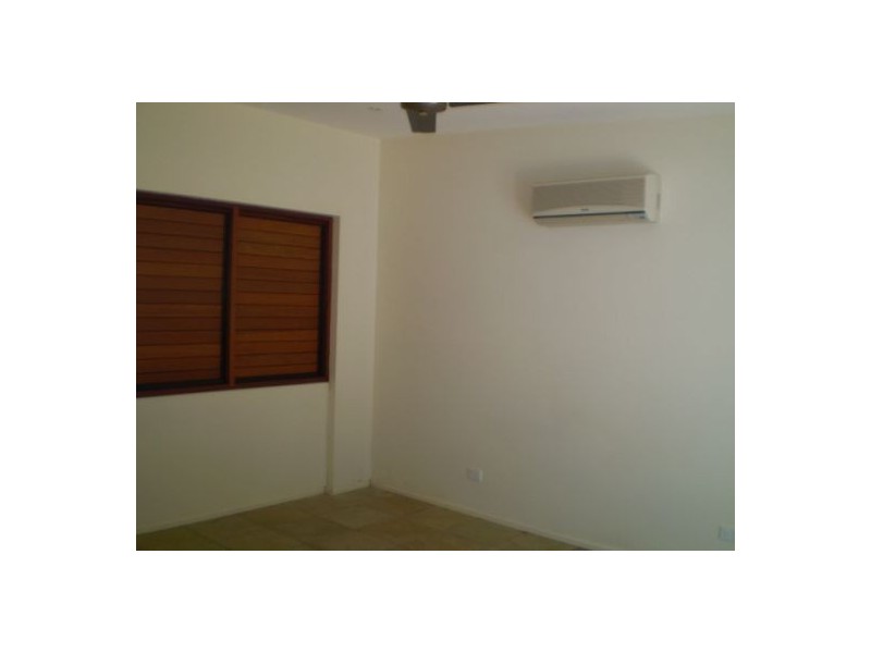 10 EUSTON CL, Clifton Beach QLD 4879