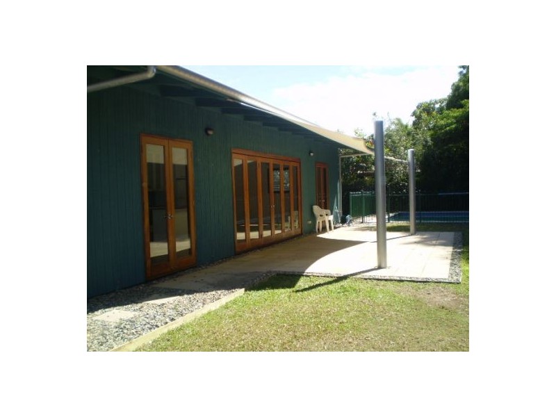 10 EUSTON CL, Clifton Beach QLD 4879