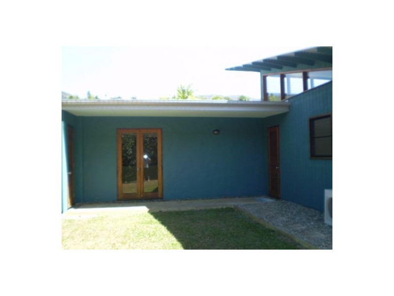 10 EUSTON CL, Clifton Beach QLD 4879