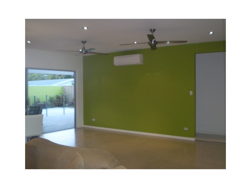 12 Saunders Ct, Clifton Beach QLD 4879