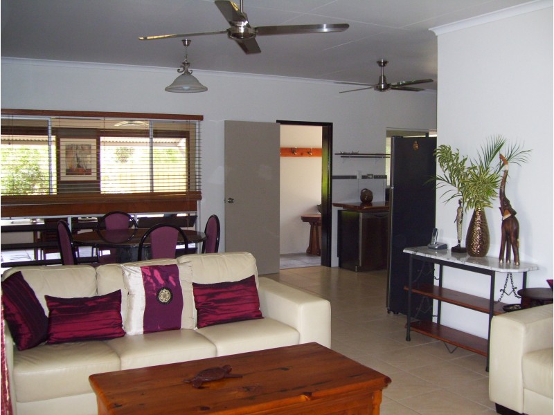 7 Moore Road, Kewarra Beach QLD 4879