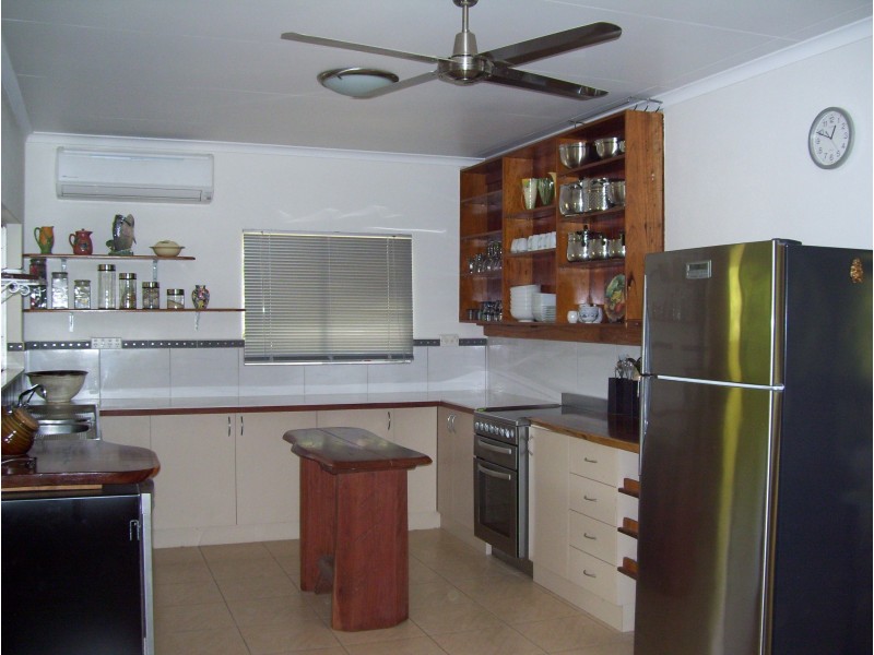 7 Moore Road, Kewarra Beach QLD 4879
