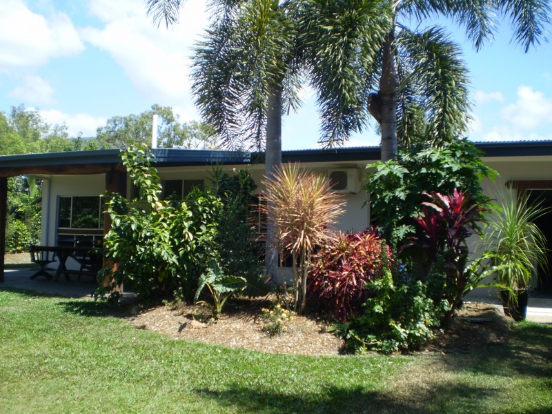7 Moore Road, Kewarra Beach QLD 4879