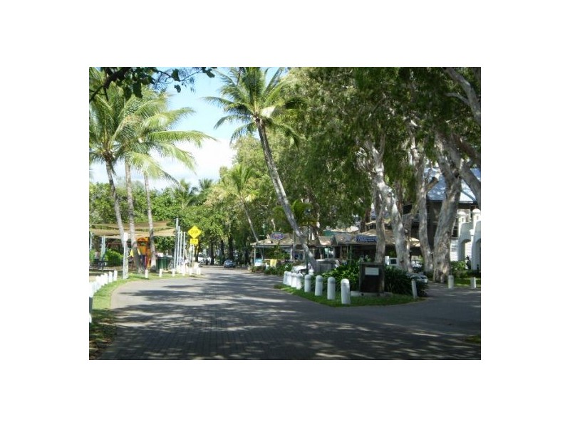 9 SAVANNAH STREET, Palm Cove QLD 4879