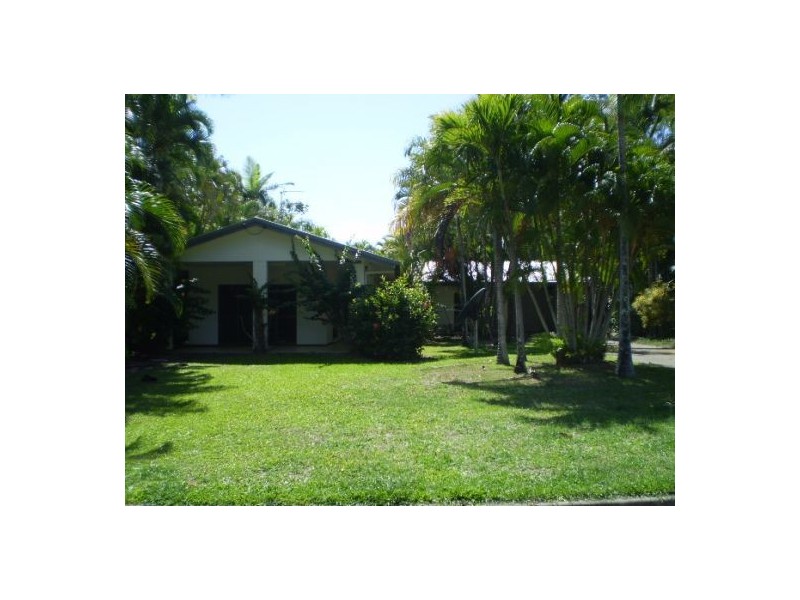 12 Thais Street, Palm Cove QLD 4879