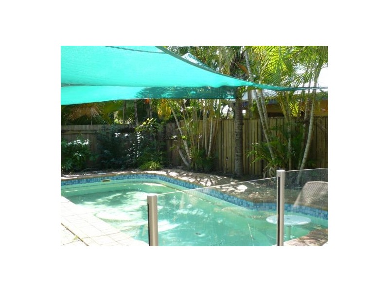 12 Thais Street, Palm Cove QLD 4879