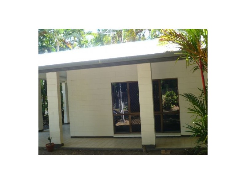 12 Thais Street, Palm Cove QLD 4879