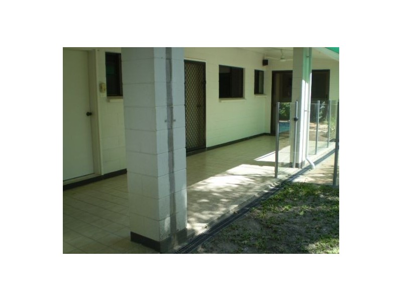 12 Thais Street, Palm Cove QLD 4879