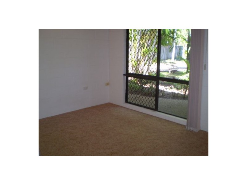 12 Thais Street, Palm Cove QLD 4879