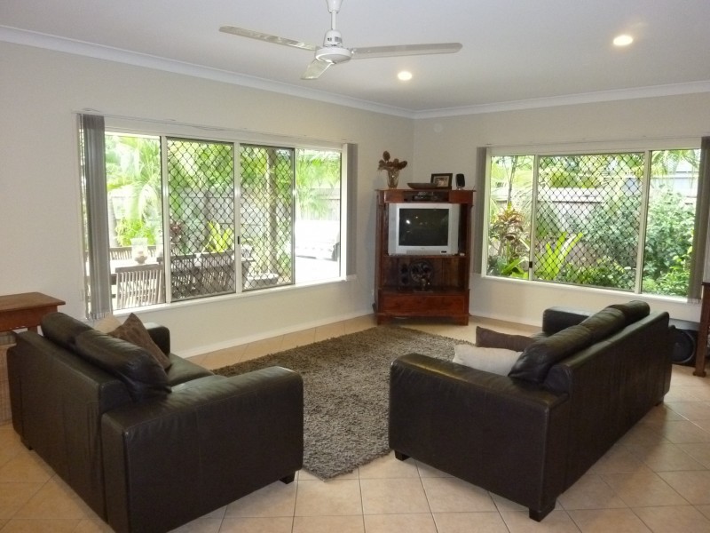 1 Cooya Street, Kewarra Beach QLD 4879