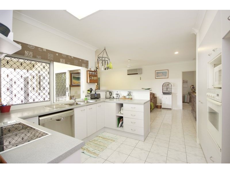 6 PELLOWE STREET, Clifton Beach QLD 4879