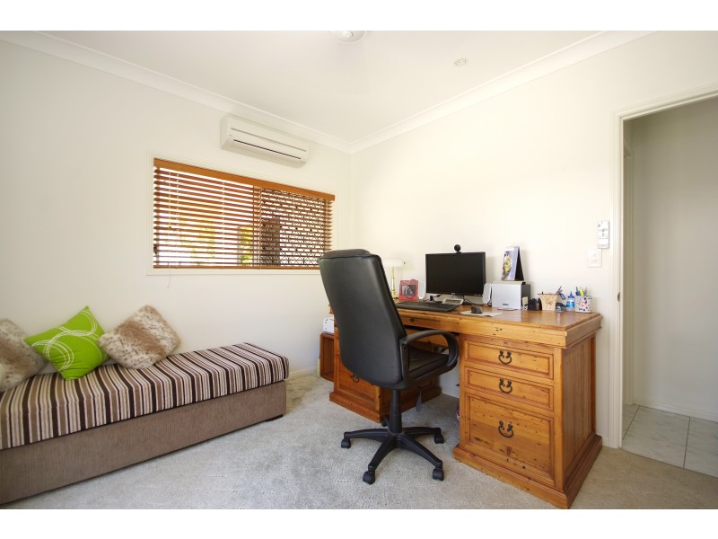 6 PELLOWE STREET, Clifton Beach QLD 4879