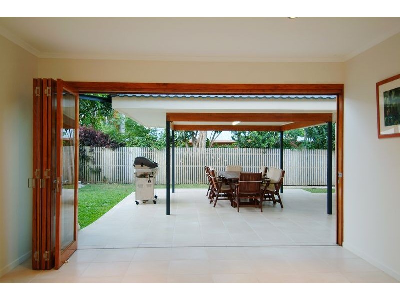 50 Veivers Road, Palm Cove QLD 4879