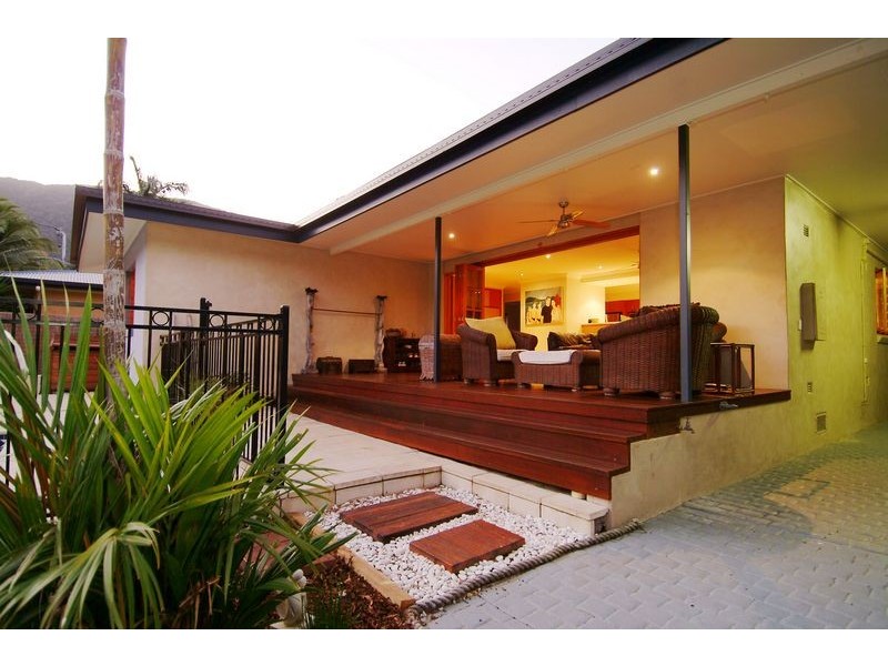 50 Veivers Road, Palm Cove QLD 4879