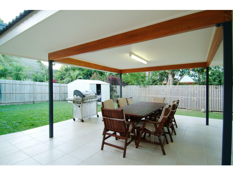 50 Veivers Road, Palm Cove QLD 4879