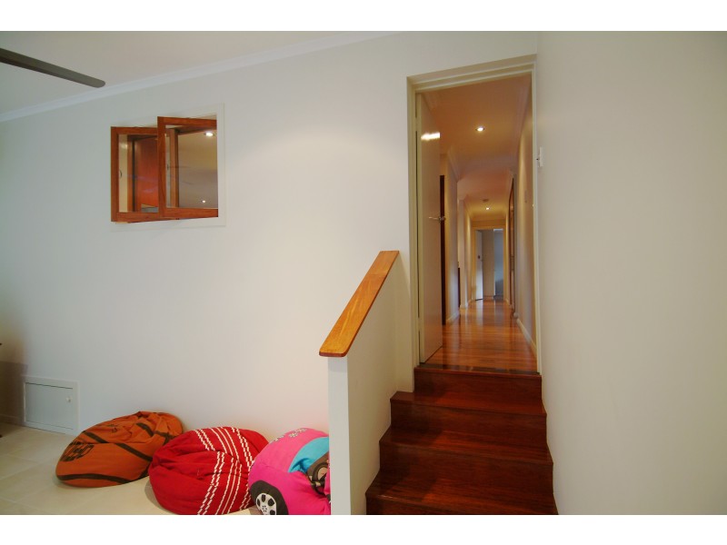 50 Veivers Road, Palm Cove QLD 4879